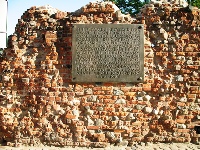 Teutonic castle ruins in Toruń - Northern wall with the commemorative plaque dedicated to the uprising and pulling down the castle in 1454.